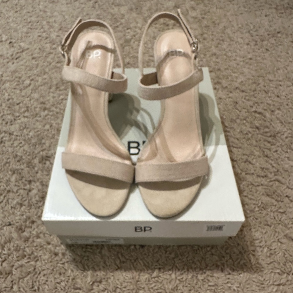 1 hr sale bp Nude/pale pink suade Ankle-Strap Women’s Sandals worn 1x size 8